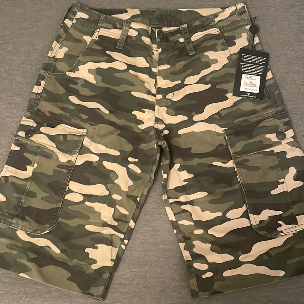 Mens True Religion cargo shorts (New)